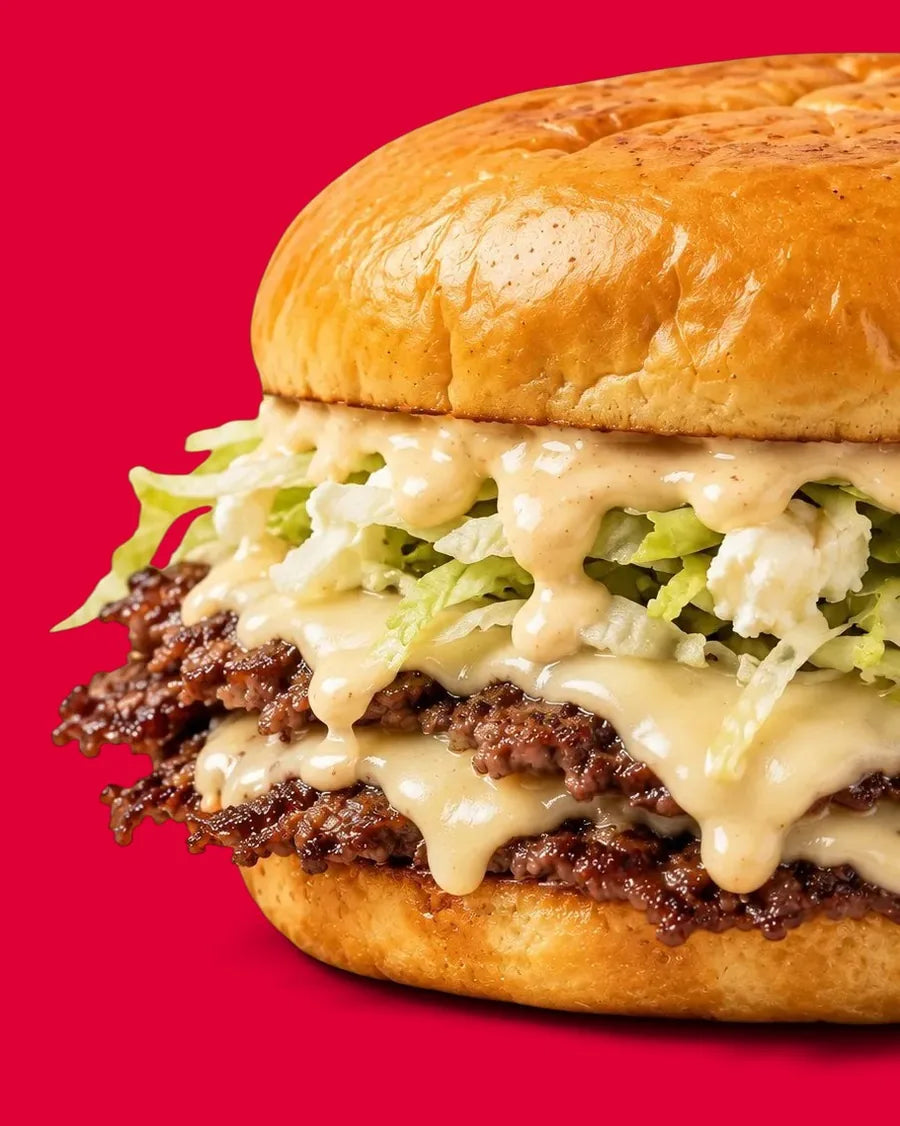 The Golden Goat, smash burger de Woody's Factory : chèvre, salade, sauce moutarde-miel et steaks smashés